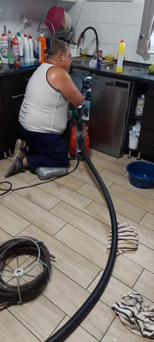 Mosogató lefolyójának tisztítása gépi csőspirállal